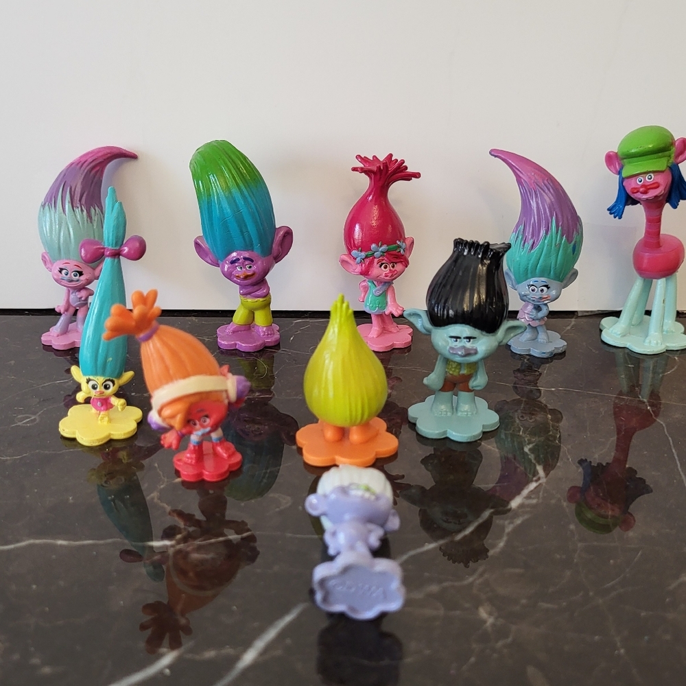 Lot of 9 trols world tour